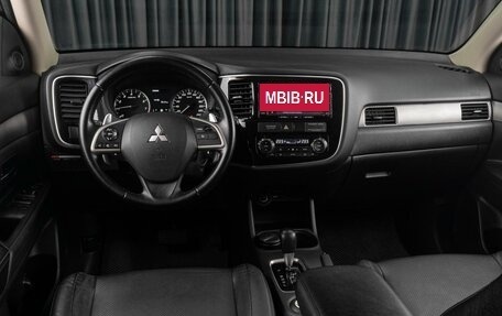 Mitsubishi Outlander III рестайлинг 3, 2013 год, 1 699 000 рублей, 6 фотография