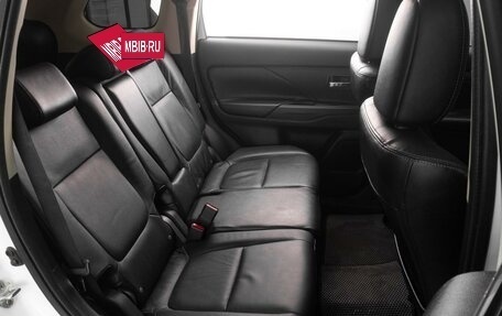 Mitsubishi Outlander III рестайлинг 3, 2013 год, 1 699 000 рублей, 7 фотография