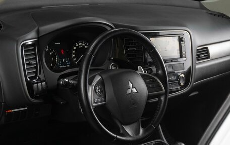 Mitsubishi Outlander III рестайлинг 3, 2013 год, 1 699 000 рублей, 18 фотография