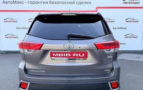 Toyota Highlander III, 2018 год, 3 450 000 рублей, 3 фотография