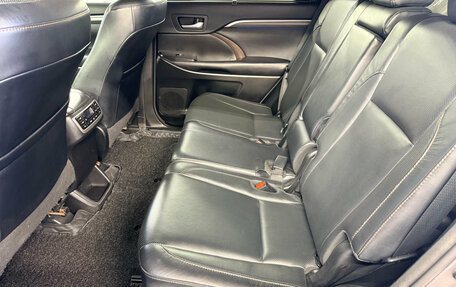 Toyota Highlander III, 2018 год, 3 450 000 рублей, 24 фотография