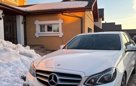 Mercedes-Benz E-Класс, 2013 год, 2 650 000 рублей, 1 фотография