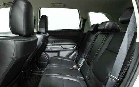 Mitsubishi Outlander III рестайлинг 3, 2018 год, 2 249 700 рублей, 10 фотография