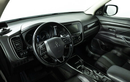 Mitsubishi Outlander III рестайлинг 3, 2018 год, 2 249 700 рублей, 11 фотография