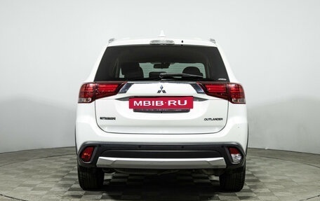 Mitsubishi Outlander III рестайлинг 3, 2018 год, 2 249 700 рублей, 6 фотография