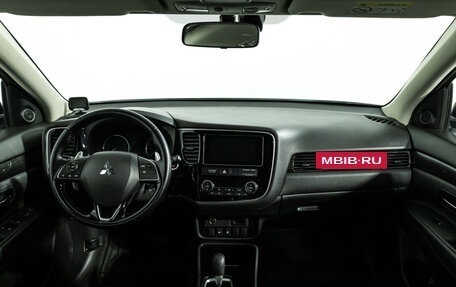 Mitsubishi Outlander III рестайлинг 3, 2018 год, 2 249 700 рублей, 13 фотография