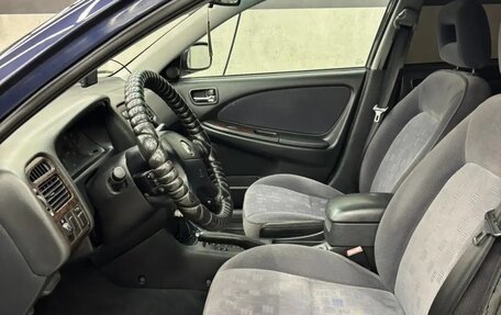 Toyota Avensis III рестайлинг, 2001 год, 400 000 рублей, 13 фотография