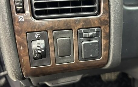 Toyota Avensis III рестайлинг, 2001 год, 400 000 рублей, 10 фотография