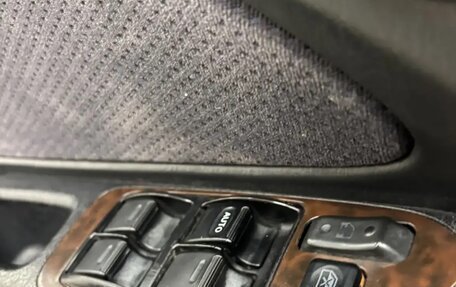 Toyota Avensis III рестайлинг, 2001 год, 400 000 рублей, 17 фотография