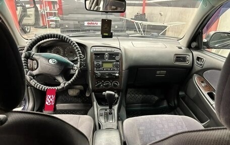 Toyota Avensis III рестайлинг, 2001 год, 400 000 рублей, 16 фотография