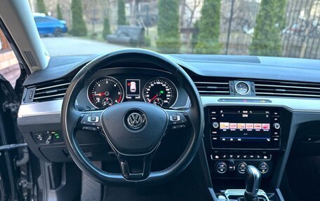 Volkswagen Passat B8 рестайлинг, 2019 год, 2 070 000 рублей, 23 фотография