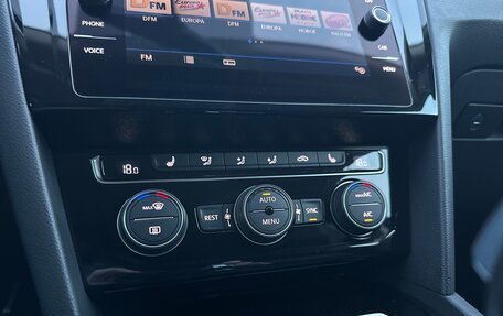 Volkswagen Passat B8 рестайлинг, 2019 год, 2 070 000 рублей, 34 фотография