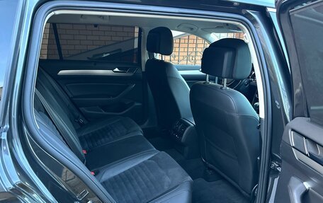 Volkswagen Passat B8 рестайлинг, 2019 год, 2 070 000 рублей, 31 фотография