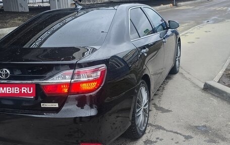 Toyota Camry, 2017 год, 1 910 000 рублей, 6 фотография