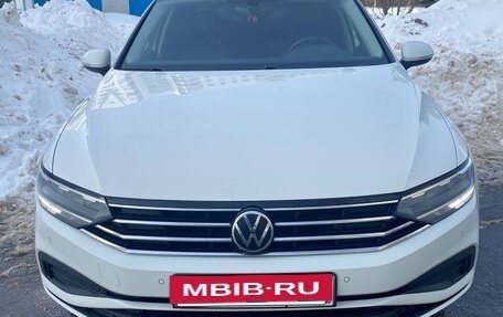 Volkswagen Passat B8 рестайлинг, 2021 год, 2 100 000 рублей, 3 фотография