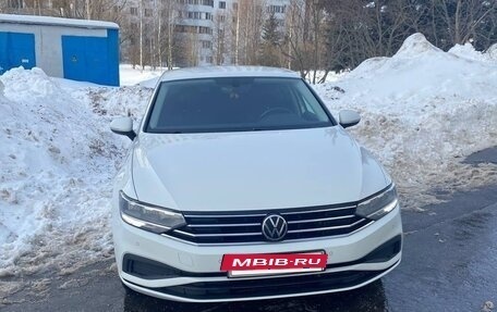 Volkswagen Passat B8 рестайлинг, 2021 год, 2 100 000 рублей, 4 фотография