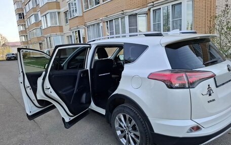 Toyota RAV4, 2016 год, 2 000 000 рублей, 4 фотография