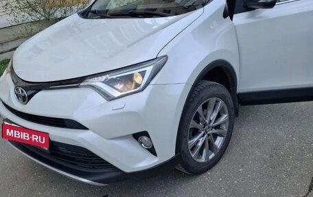 Toyota RAV4, 2016 год, 2 000 000 рублей, 3 фотография