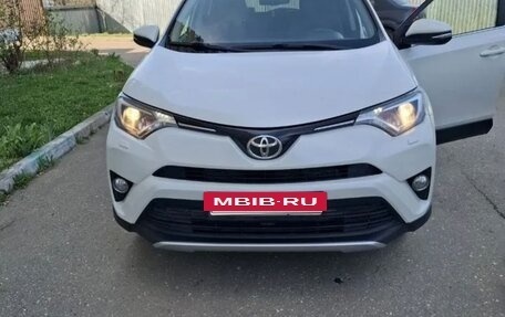 Toyota RAV4, 2016 год, 2 000 000 рублей, 2 фотография