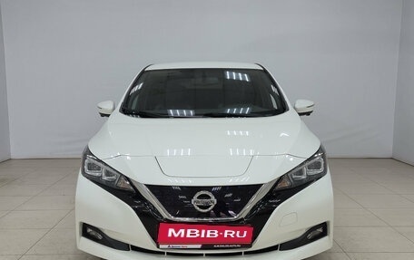 Nissan Leaf II, 2019 год, 1 980 000 рублей, 2 фотография