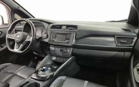 Nissan Leaf II, 2019 год, 1 980 000 рублей, 12 фотография