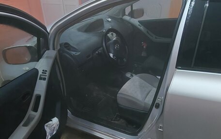 Toyota Yaris III рестайлинг, 2006 год, 415 000 рублей, 2 фотография