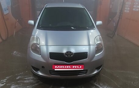Toyota Yaris III рестайлинг, 2006 год, 415 000 рублей, 4 фотография