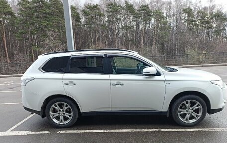 Mitsubishi Outlander III рестайлинг 3, 2013 год, 1 450 000 рублей, 4 фотография