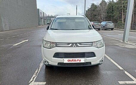 Mitsubishi Outlander III рестайлинг 3, 2013 год, 1 450 000 рублей, 2 фотография