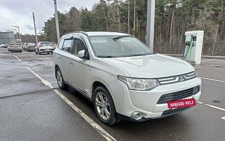 Mitsubishi Outlander III рестайлинг 3, 2013 год, 1 450 000 рублей, 3 фотография