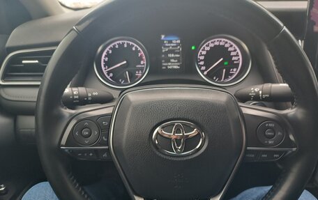 Toyota Camry, 2021 год, 2 800 000 рублей, 13 фотография