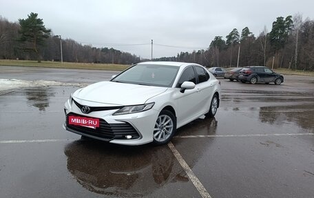 Toyota Camry, 2021 год, 2 800 000 рублей, 4 фотография