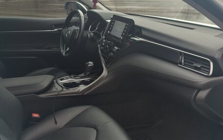 Toyota Camry, 2021 год, 2 800 000 рублей, 18 фотография