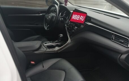 Toyota Camry, 2021 год, 2 800 000 рублей, 20 фотография