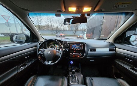 Mitsubishi Outlander III рестайлинг 3, 2013 год, 1 250 000 рублей, 9 фотография