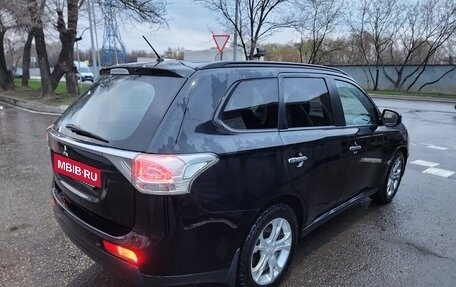 Mitsubishi Outlander III рестайлинг 3, 2013 год, 1 250 000 рублей, 3 фотография