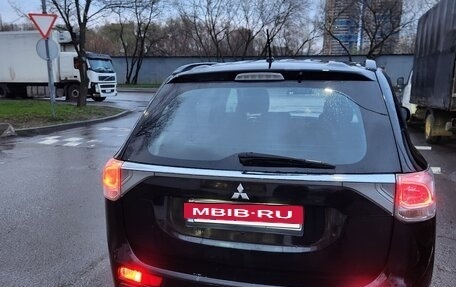 Mitsubishi Outlander III рестайлинг 3, 2013 год, 1 250 000 рублей, 2 фотография