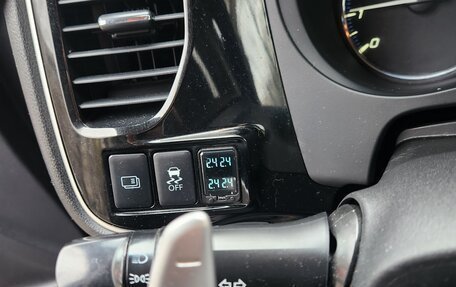 Mitsubishi Outlander III рестайлинг 3, 2013 год, 1 250 000 рублей, 15 фотография