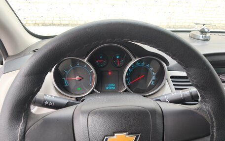 Chevrolet Cruze II, 2011 год, 690 000 рублей, 3 фотография
