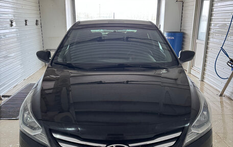 Hyundai Solaris II рестайлинг, 2015 год, 950 000 рублей, 2 фотография