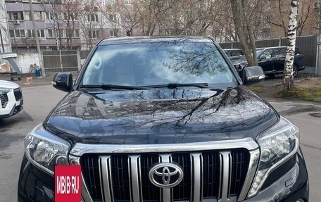 Toyota Land Cruiser Prado 150 рестайлинг 2, 2015 год, 3 600 000 рублей, 10 фотография