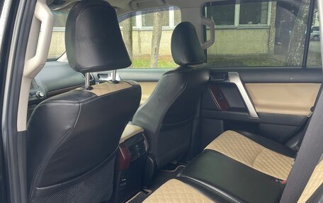 Toyota Land Cruiser Prado 150 рестайлинг 2, 2015 год, 3 600 000 рублей, 18 фотография