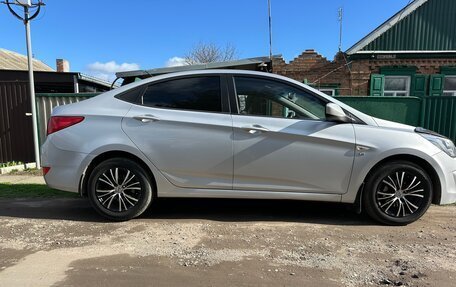 Hyundai Solaris II рестайлинг, 2014 год, 890 000 рублей, 3 фотография