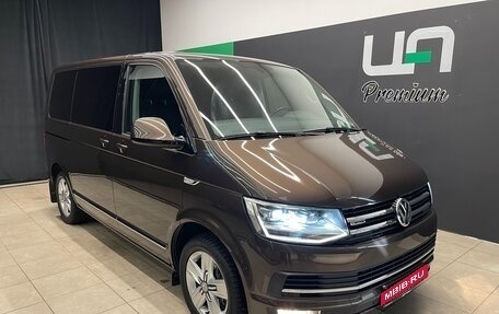 Volkswagen Multivan T6 рестайлинг, 2016 год, 3 800 000 рублей, 1 фотография