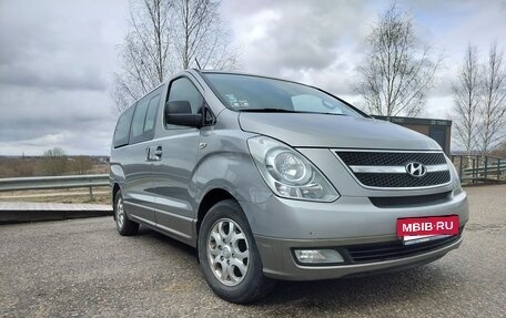 Hyundai H-1 II рестайлинг, 2012 год, 1 990 000 рублей, 2 фотография