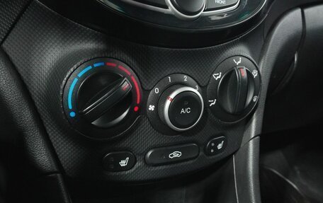 Hyundai Solaris II рестайлинг, 2011 год, 689 000 рублей, 13 фотография