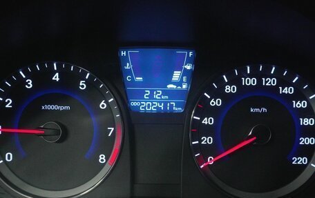 Hyundai Solaris II рестайлинг, 2011 год, 689 000 рублей, 17 фотография