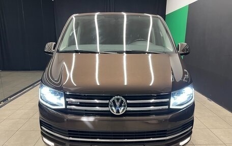 Volkswagen Multivan T6 рестайлинг, 2016 год, 3 800 000 рублей, 2 фотография
