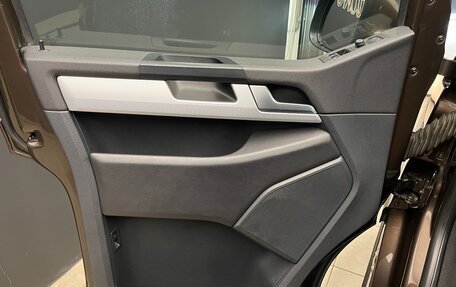 Volkswagen Multivan T6 рестайлинг, 2016 год, 3 800 000 рублей, 8 фотография