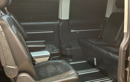 Volkswagen Multivan T6 рестайлинг, 2016 год, 3 800 000 рублей, 13 фотография